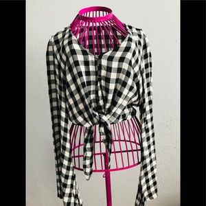 Cute black and white long sleeve top